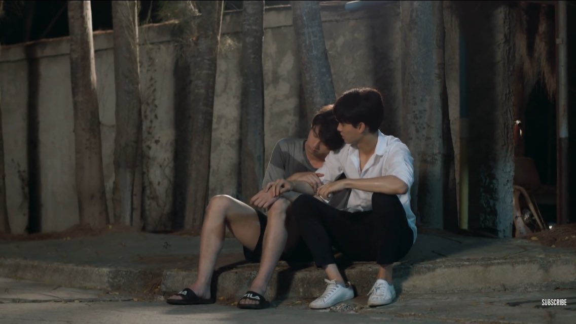 bbrightonly's tweet photo. Sarawat tried, but Sarawat failed. Still the cutest and funniest scene on the episode!!! 😗 #คั่นกูEP8
PS. I love you @bbrightvc, @winmetawin! #bbrightvc #winmetawin #StandWithBright #StandWithWin https://t.co/vfLxuzaIvJ