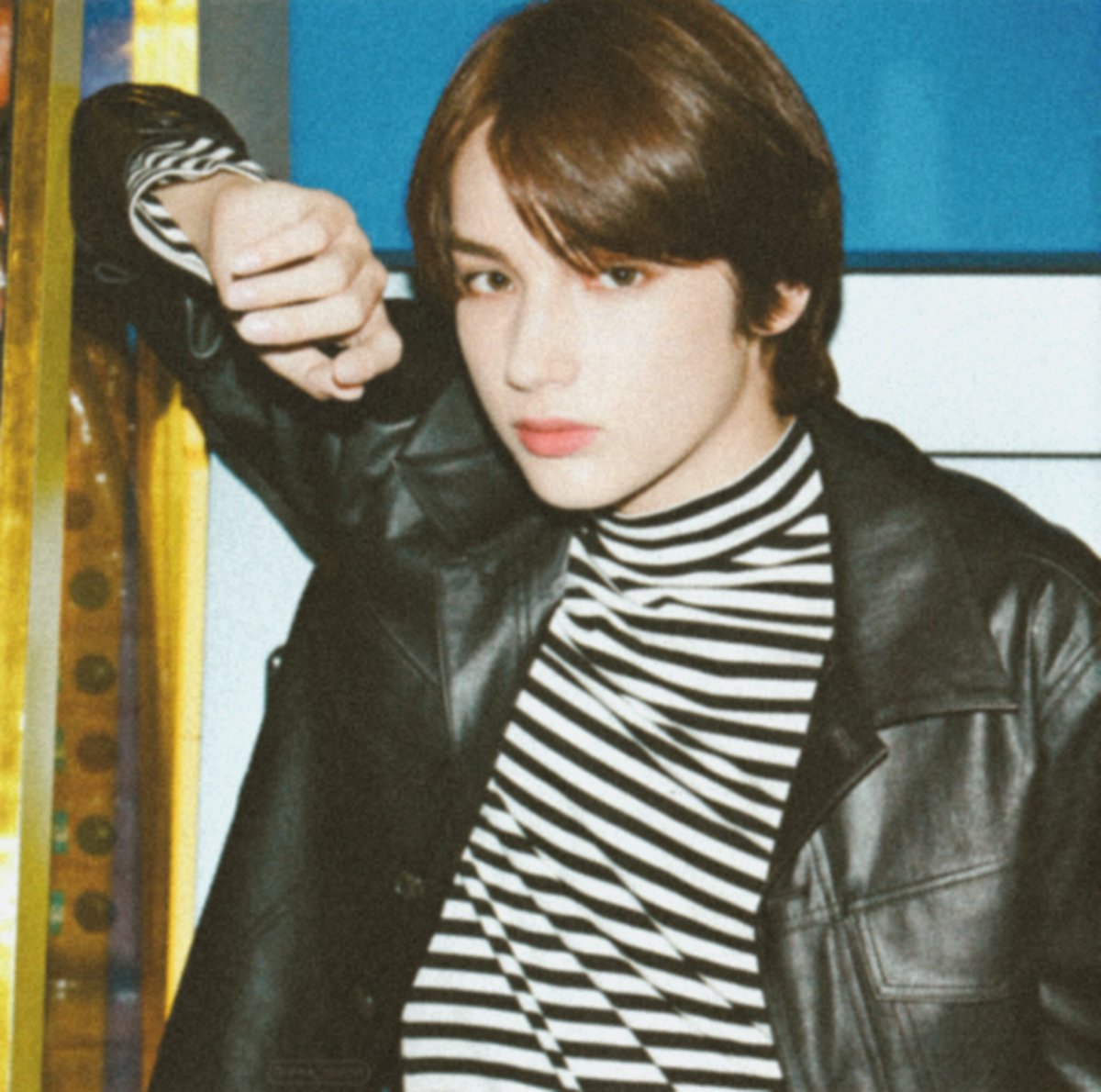 hueningkai as a heartthrob from the 80’s;—a thread:   #HUENINGKAI  @TXT_members