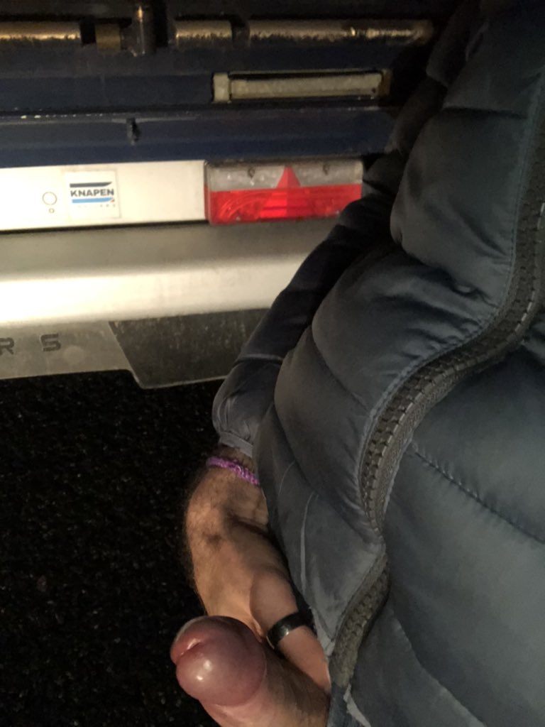 exibitionistdad tweet media