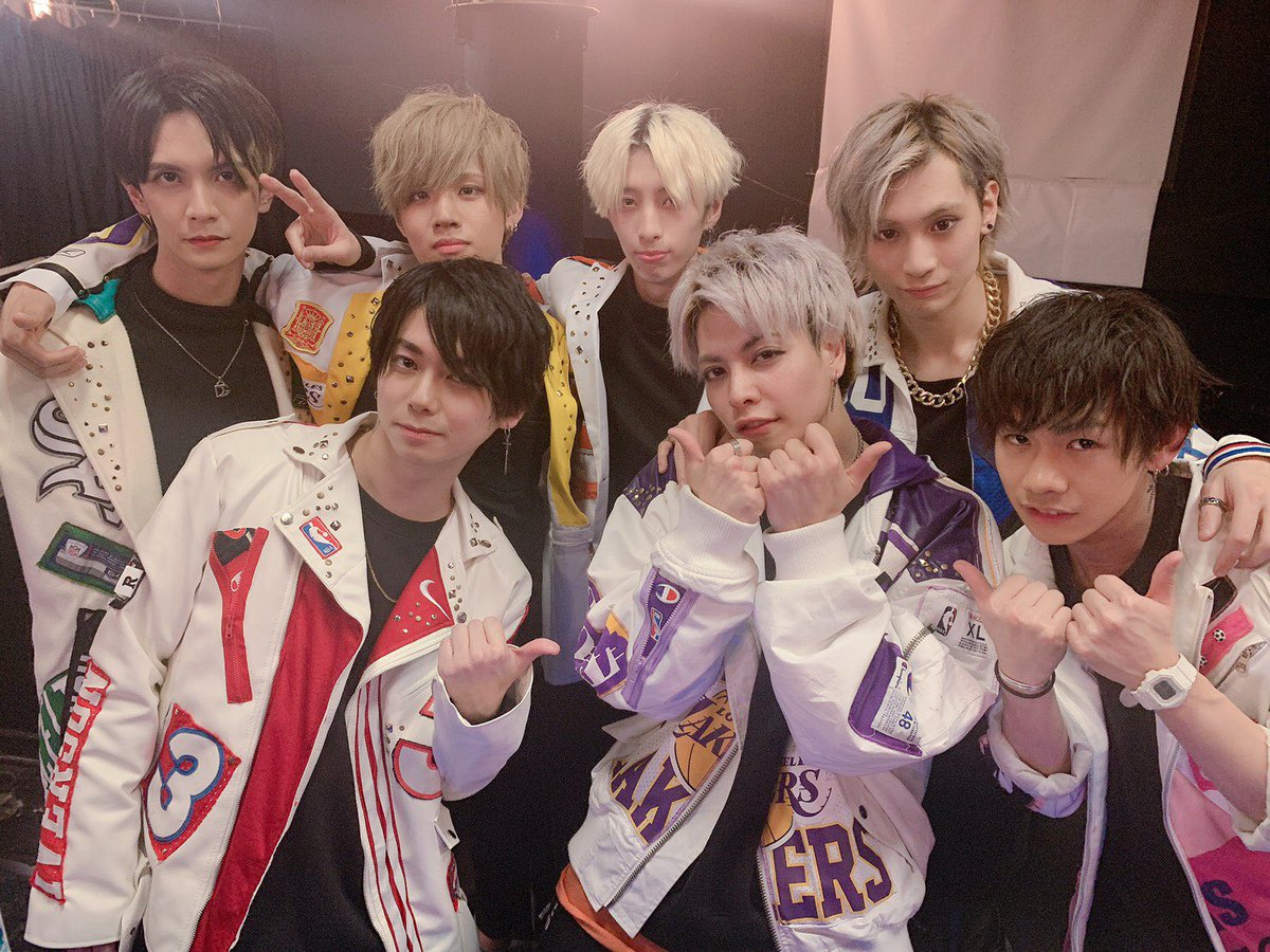 Thumbnail_1229's tweet photo. Thumbnail公式ツイート
疎かにしちゃってすみません💦

新型コロナの影響で皆さんと同様、メンバーも自宅自粛中😭
早くLIVEがしたい毎日を送っております。ただでさえ出演LIVEが少ないウチですが、4月の予定イベント全て中止・延期・自粛となってます。。。

取り急ぎ各メンバー配信をお楽しみ下さい😅 https://t.co/MZuyyTAbSM