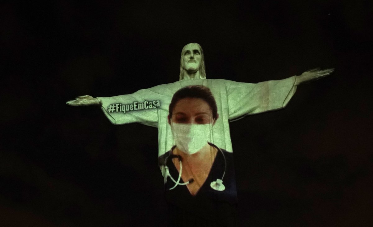 ajplus's tweet photo. Rio de Janeiro's famous Jesus statue lit up with photos of health workers fighting #COVID19 on Easter: "Obrigado"

Brazil surpassed 1,200 deaths on Sunday, as President Bolsonaro claimed the pandemic was "starting to go away." https://t.co/s67CQy1rT8