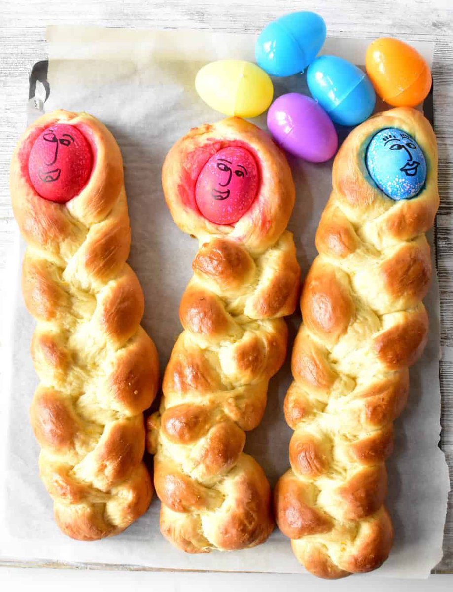 zestysouthindia's tweet image. Primorski Uskrsne Bebe/ Croatian Easter bread dolls  is traditional  slightly sweet yeast dough braided around a colored hard-boiled egg, giving the appearance of a swaddled baby buff.ly/34zCZL2 #easterbread #breadbaking