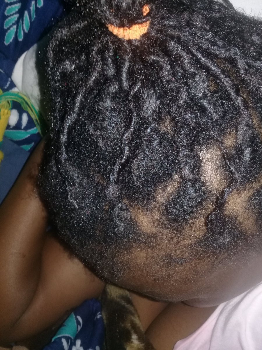 ntsi_hloni's tweet image. I need a salon🤨🤨🤨