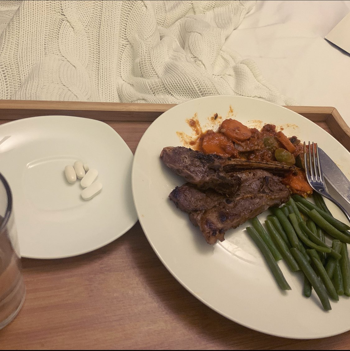 dr_lovelee's tweet image. Day one of eating for my abs going goooood!!! 
.
Also... I’m lazy to go eat at the table, if my mom knew how much I “eat in my bed” she’s scold me and ask me if “Ke motswetši naa”?! 😩🙈😂🤣
-

#dindins 🤤
#LambChops 🥩 
#SteamedGreenBeans 
#VegesFromYesterdaysStew🥕
😋😋