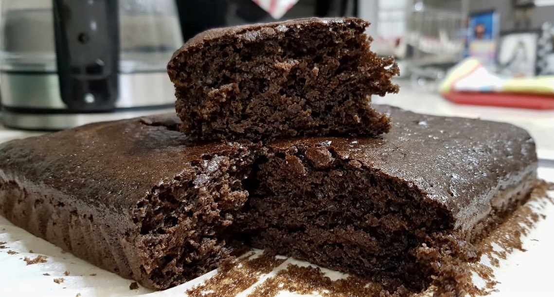 LunacyRedefined's tweet photo. This dark chocolate cake is the going to be my go-to recipe!! #addapinch It is incredibly fluffy and yummy 😍 #MeriRasoiSe 👩🍳 https://t.co/pEuh9vSo6W