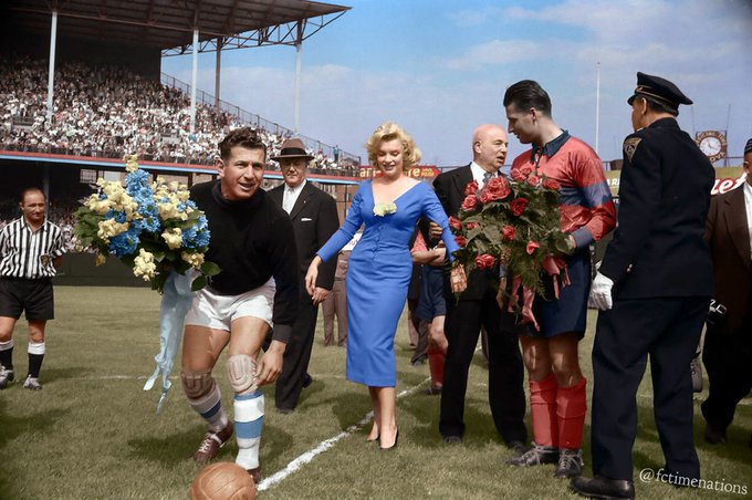 FOTOS HISTORICAS O CHULAS DE FUTBOL - Página 17 EVf5rCXX0AAgLCT?format=jpg&name=small