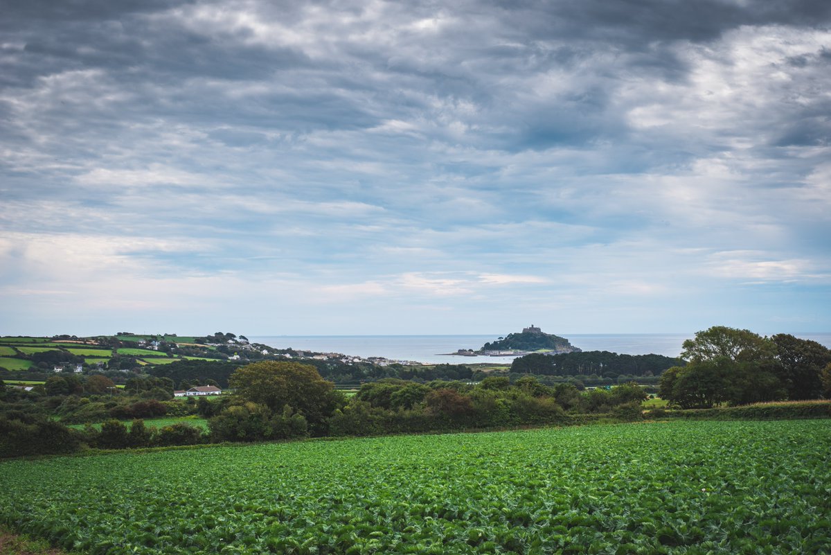 NJAPhotography's tweet photo. A true West Cornwall view. St Michael's Mount in Mounts Bay, Penzance. Such a magical place. #Penzance #Cornwall #Photography #NationalTrust #StMichaelsMount https://t.co/8c314cQqAn