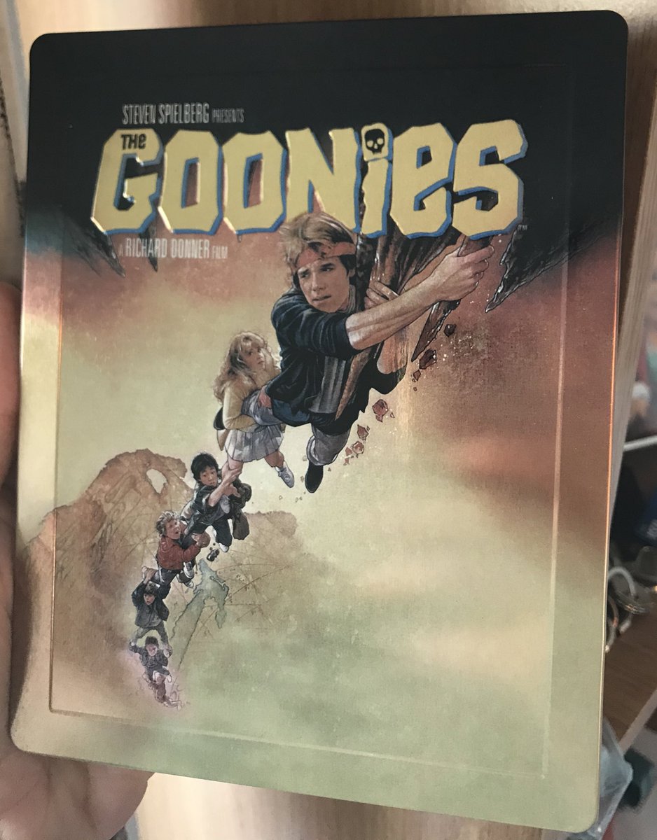 Think I have done this before but it never gets old. My #MondayBlus choice today is The Goonies. Probably the first one that got me into film. Forever in debt to its sheer wonder. That Drew Struzan cover artwork 🤤