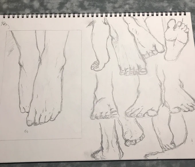 12年ぶりくらいに足描いたら質が落ちた😌描き続けるって大事🌋
スタイル画も久しぶりだと何やこれって感じ🤦🏿‍♀️🤦🏿‍♀️
ほとんど家にいるから練習しよーー👼🏽
#イラスト #お絵描き #お家で過ごそう #お絵描き好きさんと繋がりたい #イラスト好きさんと繋がりたい #ちりつも #継続は力なり 