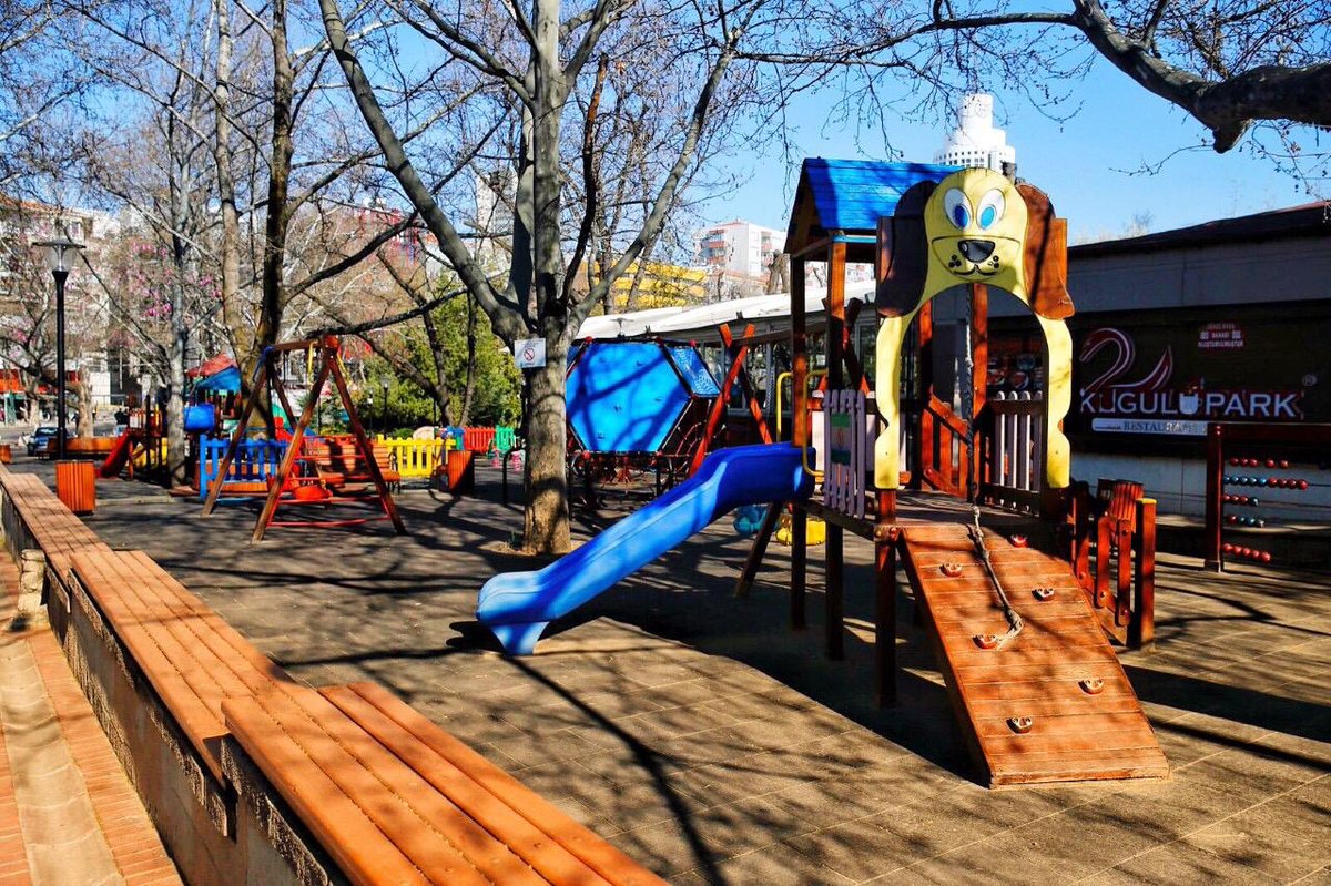 Çocuklar, sizden büyüğü yok! Bugün bile dışarı çıkmadınız. Çıkmazsınız da. Sabrınız için gözlerinizden öpüyorum.