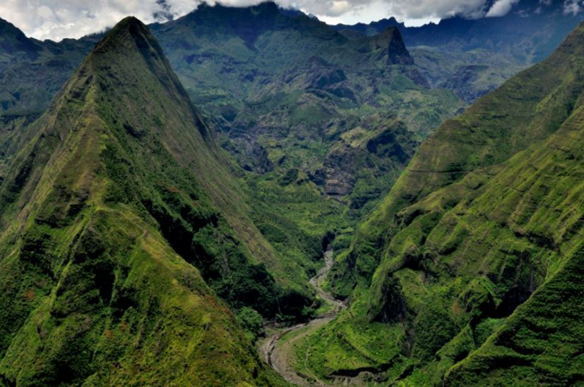 - Le cirque de MafateLieu: Ile de la Réunion, océan Indien