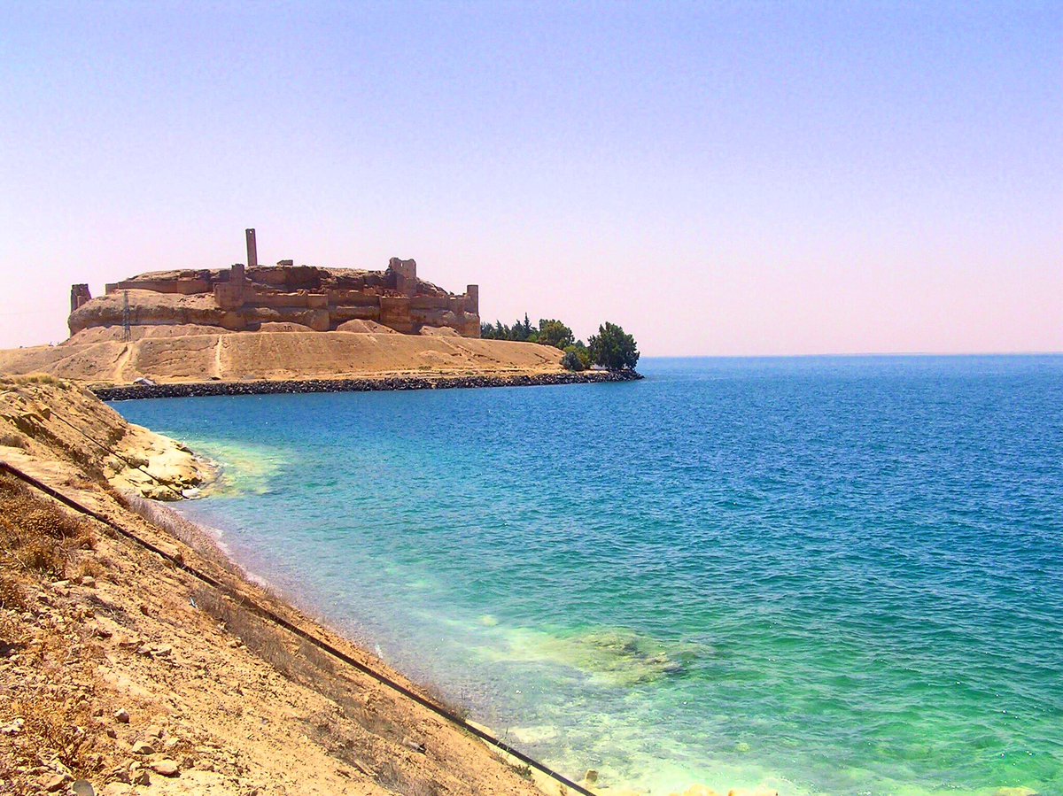 SeeMyRaqqa's tweet photo. Always taking our breaths away! Jaabar Castle and it’s lake on the Euphrates 💛💙
📍#Raqqa #Syria 2008 https://t.co/SmJeHftg6J