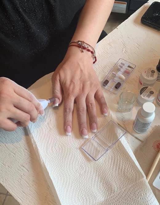 RuachoBrenda's tweet photo. Ni modo, me tendré que arreglar las uñas yo sola, sé que si salgo usaré guantes y nadie me las verá, pero no hay cómo sentirse bien con uno mismo.  💅🏻😉 https://t.co/gNLkuRmbop