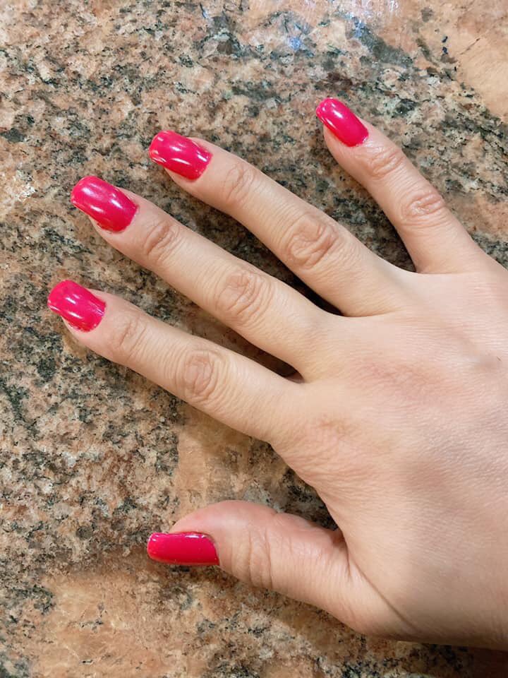 Ni modo, me tendré que arreglar las uñas yo sola, sé que si salgo usaré guantes y nadie me las verá, pero no hay cómo sentirse bien con uno mismo.  💅🏻😉