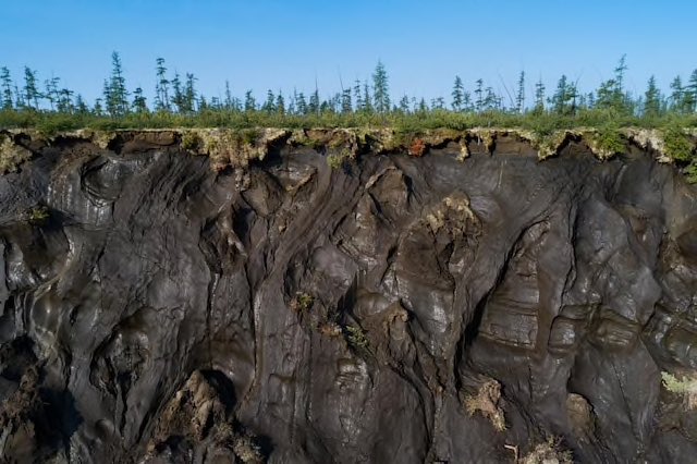 “The ancient soils of Arctic permafrost hold the organic remains of leaves, grass, and animals that died thousands of years ago, during the Ice Age. All that carbon has been safely bound in frozen earth—until now.” 📷 Katie Orlinsky nationalgeographic.com/environment/20…
