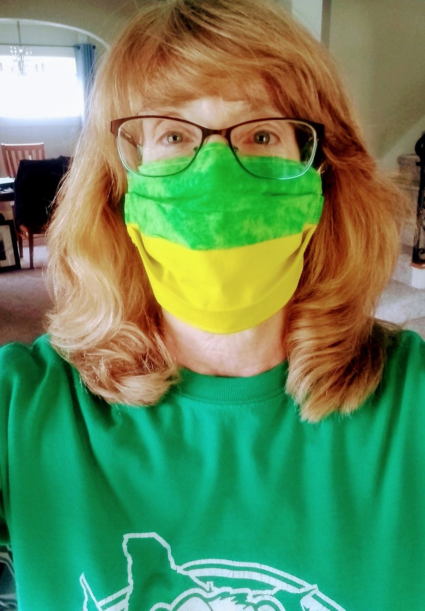 700NorthGym's tweet photo. Grocery Shopping on G&amp;G Day!
💚Green Get Mean
💛Gold Get Bold
#bdspiritweek ❤️ Game On! https://t.co/pp1j7GTuwK