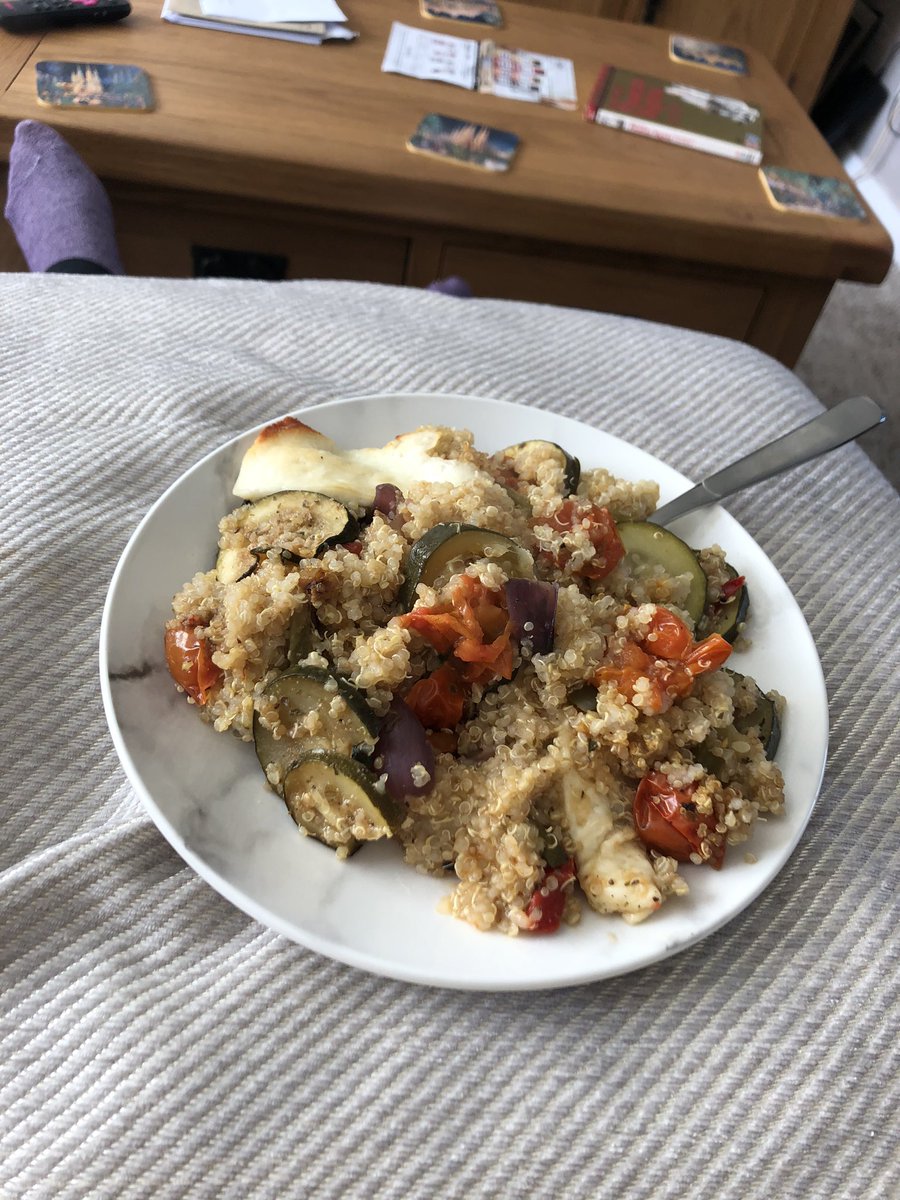 vicky_meacock's tweet photo. Another episode of Vicky vs cooking I swear it tasted nicer than my pic looks. #pinchofnom #everydaylight #cooking https://t.co/WxtK9MeEnO