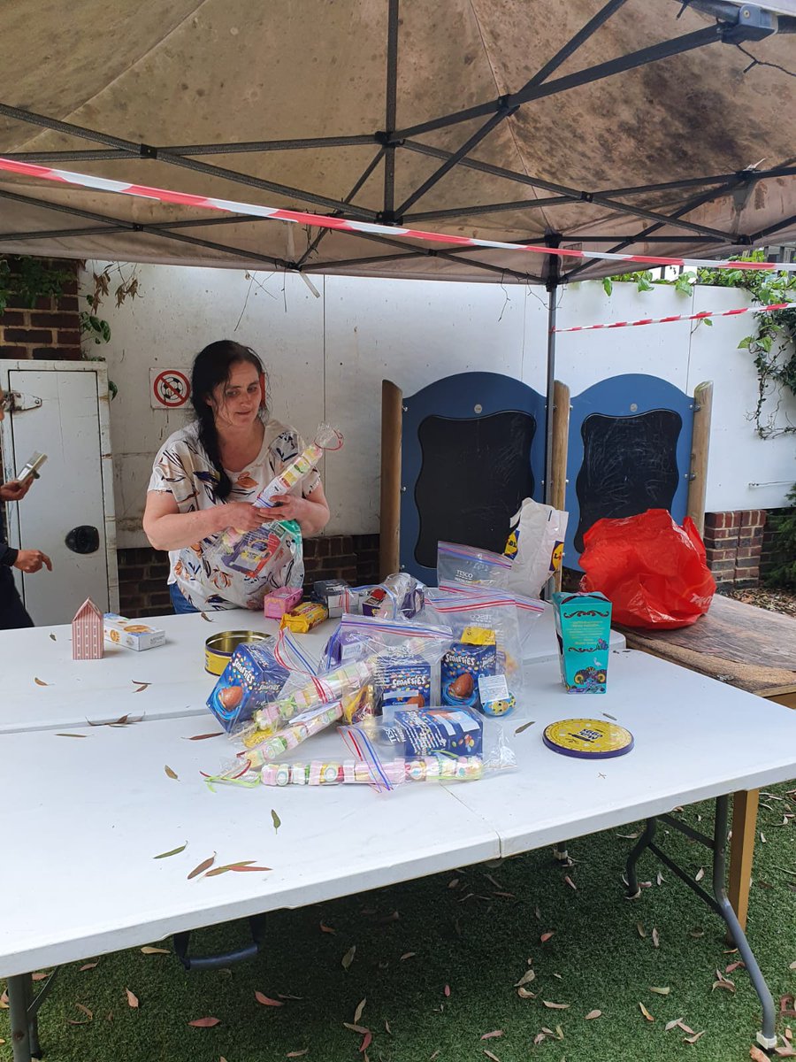 SamiaBadani's tweet image. #LockdownEaster in #BramleyHouse
Thank you @NHMethodist for putting a smile on BH children. They loved the chocolate eggs and treats!