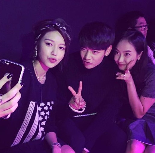 34. Victoria and SooYoung with SHINee Minho
