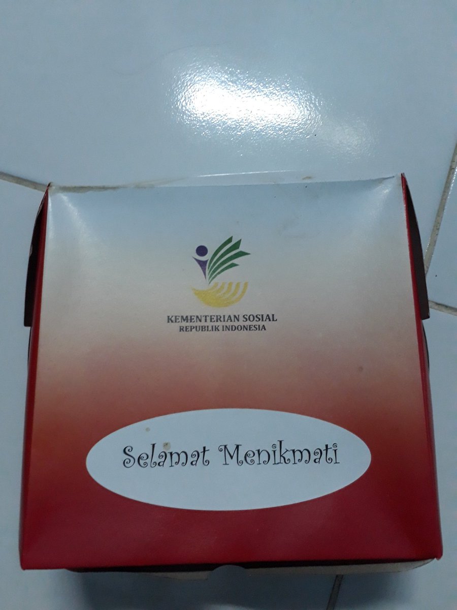 zyems14's tweet photo. terima kasih atas sembako dan snack box nya #kementerinsosial #dirumahaja #KemensosHadir https://t.co/IuCEKCqRmK