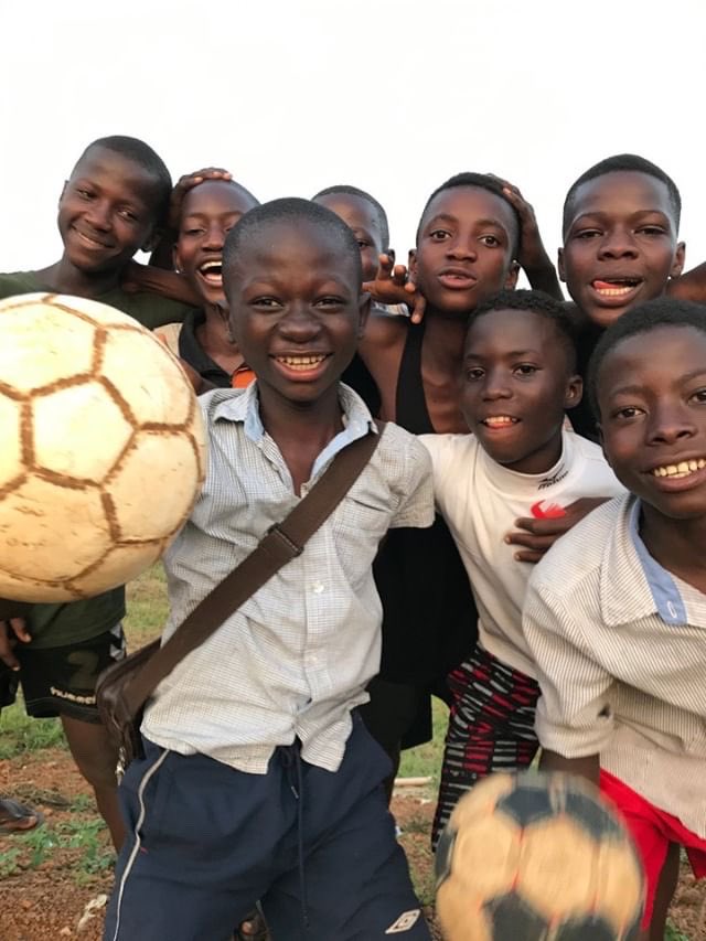 musbundu19's tweet photo. #SLforSL is now live! Here, you have the chance to win my signed @AGFFodbold shirt and support @FANTDenmark's work in my home country, Sierra Leone. All you have to do is donate 30 kroner to FANT's MobilePay 299725. Thank you so much in advance, everyone 🇸🇱🙏 https://t.co/7yMlQDIscL