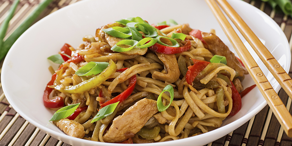 Prove_es's tweet photo. ¡Buenos días de lunes! 🍽️ Hoy queremos enseñaros una riquísima receta para hacer un famoso plato asiático de noodles con verdura y pollo. 🤤👇
https://t.co/LfFCy8bUgm

#QuédateEnCasa #Provesequedaencasa #guisante #gourmet #legumbre #guisantes #nutrientes #salud #alimentacion https://t.co/zi4myMa9Mt