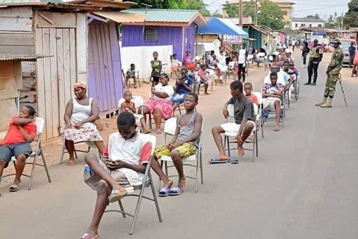konkrumah's tweet photo. We encourage all who are involved in distributing relief packs to the vulnerable to ensure social distancing is observed. Else your efforts will be counter productive. https://t.co/Csf7HJ8O95