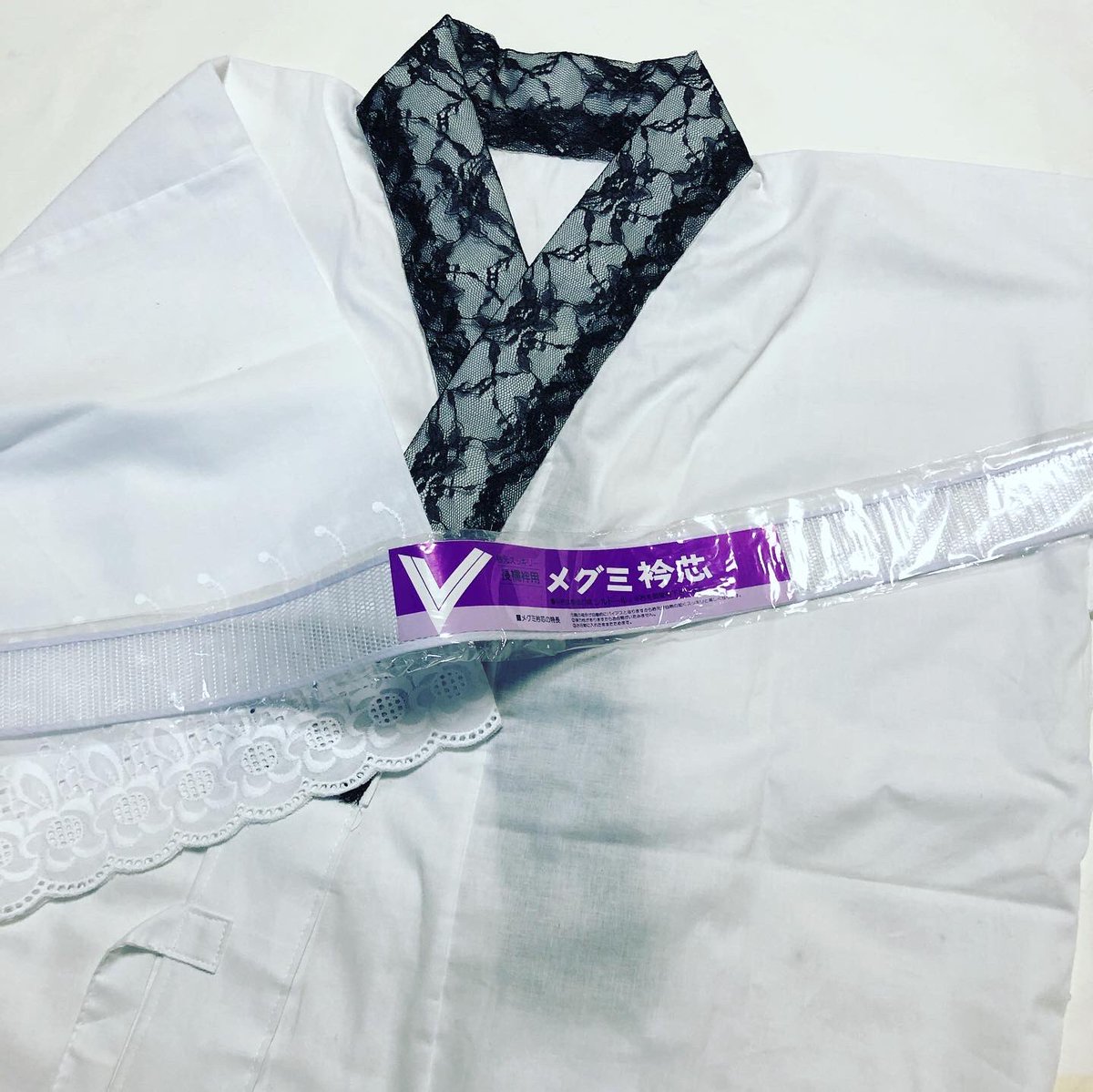 レース半衿半襦袢販売開始致します。半衿つけがいらないので、楽ちんです。レース半衿がちらりとオシャレな半襦袢です。衿芯も付いているので、すぐに着用できます。半襦袢は、着物と袖の長さが合わないという悩みも解消！

ご購入は、ネットショップからできます！↓
wakomonoharu.shop-pro.jp