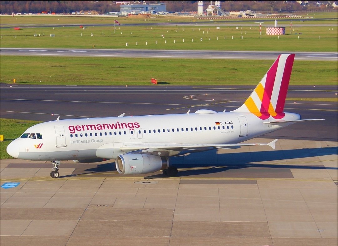GermanwingsA's tweet photo. One of the beautiful #Germanwings arrived at @dusairport after the flight from #mallorca     #ForEver4u #WirSindGermanwings #forevergermanwings https://t.co/5Jg3RHb0vd