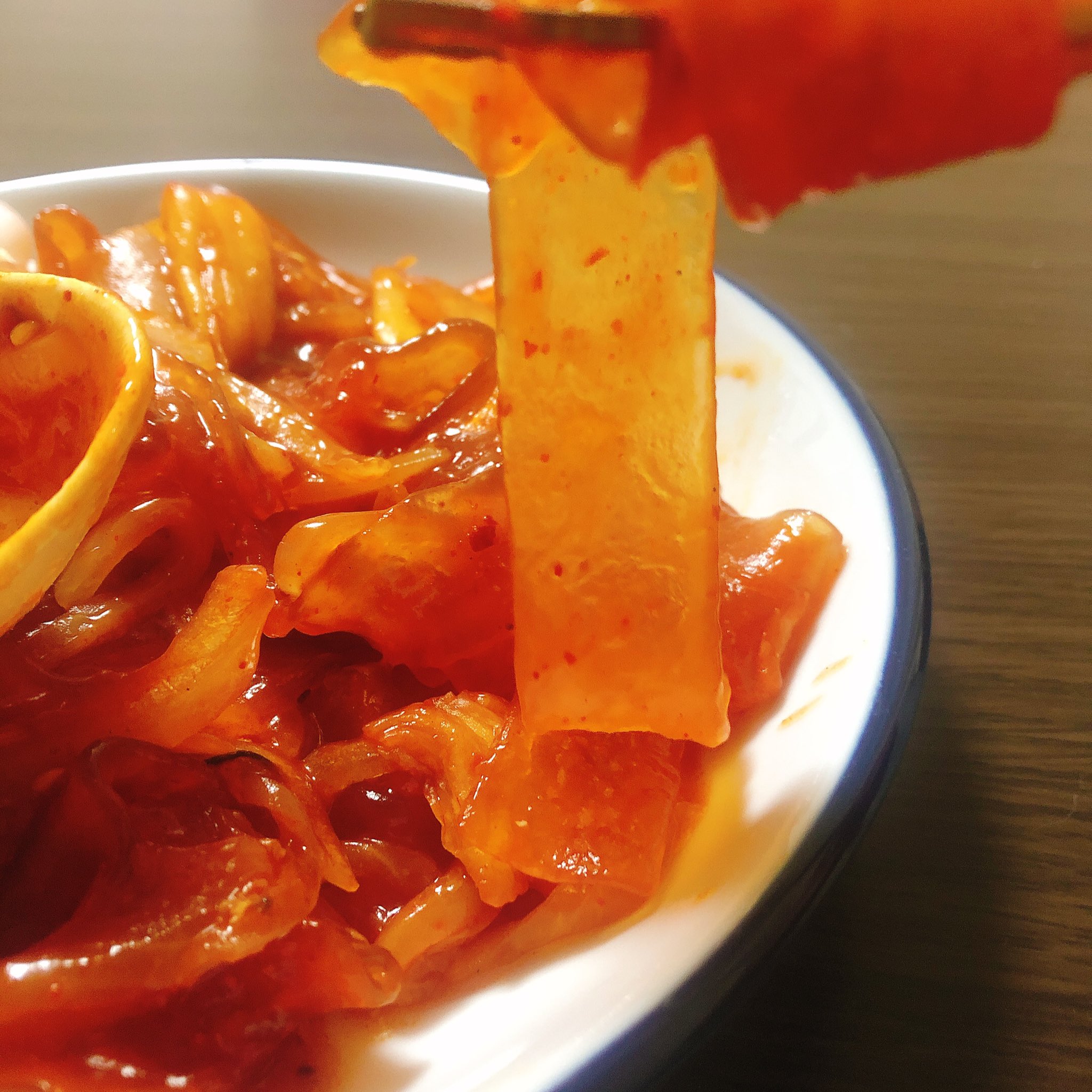 雨ぽ ブルダックソースで中国の極太春雨 タンミョン食べた 弾力があってモチモチで美味しい カルボナーラとか合いそう 中国タンミョン T Co Fcpqvd4aub Twitter