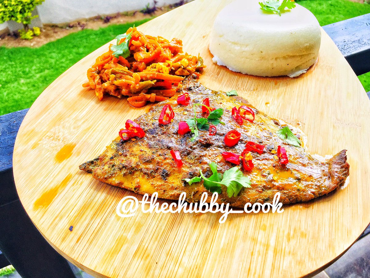 thechubby_cook's tweet photo. Lunch served 😋 angel fish Chakalaka le bogobe ba go tšwa kae kae 🙆🏽‍♂️😜 #day18oflockdown #LockdownSA #EasterMonday 

Ke kgopela retweet fela❤️ https://t.co/RD7OlUjGgo