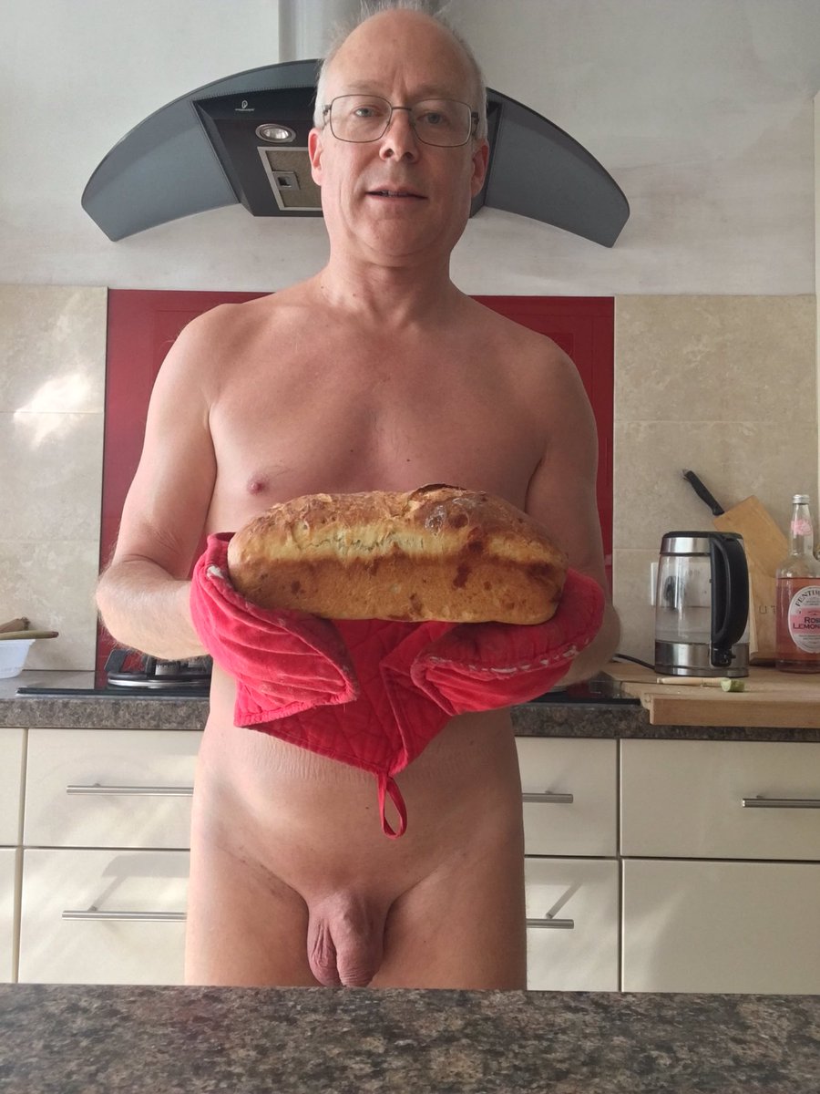 conquernaturism's tweet photo. I’ve joined the band of #buffbakers #NormalisingNaturism #naked #bread https://t.co/qjaJ6XeBHE
