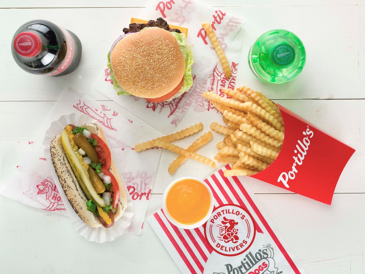 It's #NationalMakeLunchCountDay! This is what we're craving today 🍔🍟🌭
@portilloshotdog