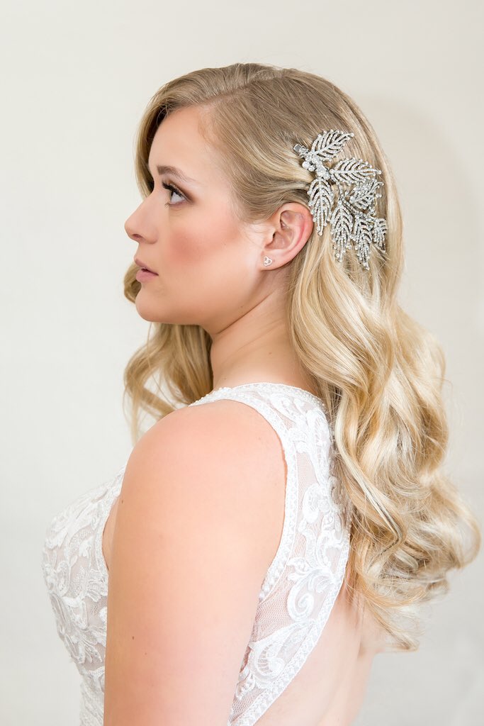 Bridal Inspiration I’m lucky to have a gorgeous friend, who is beautiful inside and out. Who agreed to be my model on this shoot. Doesn’t she just look fabulous with a Hollywood wave an golden shades on her eyes. <a href="/JessicaxMartin_/">𝒥 𝑒 𝓈 𝓈 𝒾 𝒸 𝒶</a> 
Photos <a href="/AJG_Photography/">ayshea goldberg</a>
Hair <a href="/lynnettechasmer/">The Wedding Hair Pro</a>