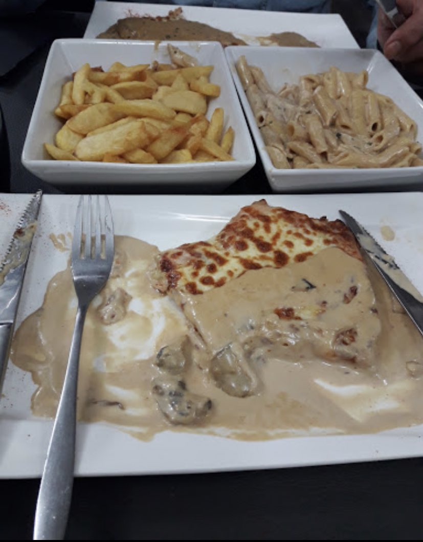 kola__gnpr's tweet photo. « Comment t’as su que je traine à porte des postes ? » https://t.co/ZZKfErkKEK