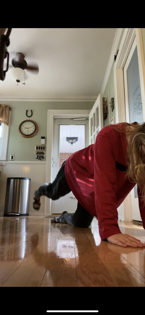 ava44847005's tweet photo. @CoachSmithSRHS 
I did 1 minute exercises for legs &amp; abs- 
1. bicycle crunches
2. plank
3. russian twists 
4. lunges 
5. leg raises 
6. crunches
7. idk what the workout is called in the picture lol https://t.co/ux9y0cHB51