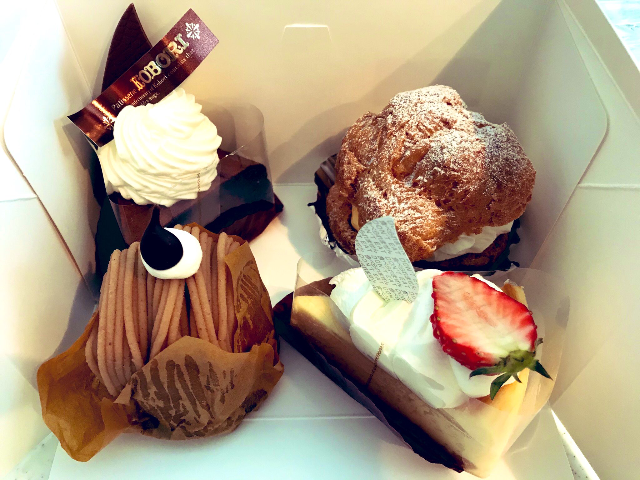 みず Ar Twitter 宇都宮の 美味しいケーキ コボリ 週末食べた やはり安定感がある 美味しい モンブラン ガトーショコラ チーズケーキ シュークリーム 昨日庭仕事やり過ぎて日焼けして職場で心配された サーフィンやってたわけじゃないので大丈夫 芝と土と