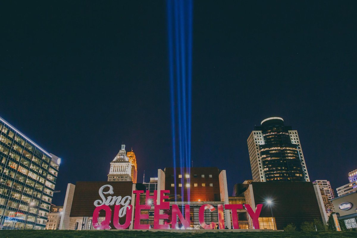 vincentltg's tweet photo. VLS and our partner Brave Berlin collaborated together to bring Beam of Hope to the Cincinnatti riverfront. This display will be in place through the end of the COVID-19 Pandemic. Sponsored by the Carol Ann and Ralph V Haile, Jr. Foundation. #lighting #beaconofhope https://t.co/vhv91jPQvW
