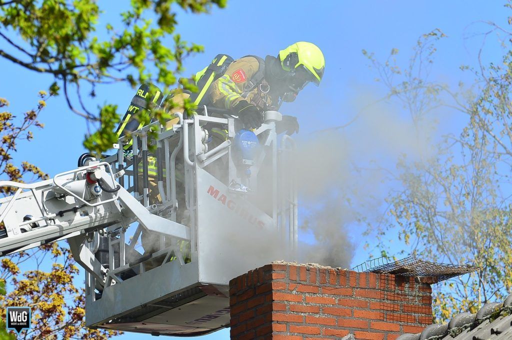 Brandweer dooft schoorsteenbrand in #Ospel ?..