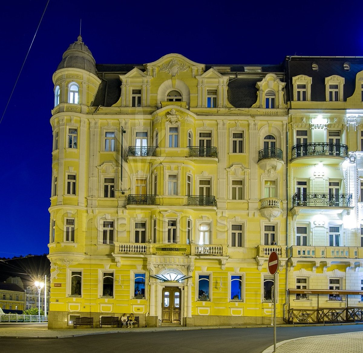 GreatSpas's tweet photo. 📸🇨🇿 Večerní mariánskolázeňské hotely; 🇩🇪 Abendliche Hotels in Marienbad; 🇬🇧 Spa Hotels in Mariánské  Lázně at night
#GreatSpas #MarianskeLazne #Marienbad #Hotely #Hotels #Vecer #Noc #Evening #Night #Abend #Nacht https://t.co/RC8Oe8Idhj