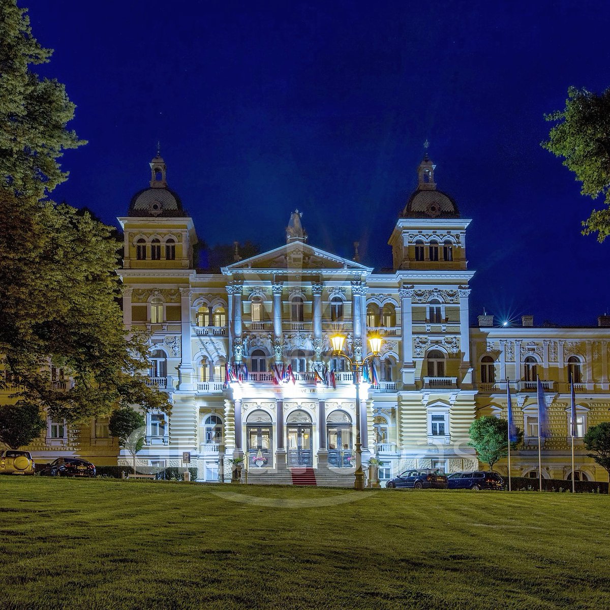 GreatSpas's tweet photo. 📸🇨🇿 Večerní mariánskolázeňské hotely; 🇩🇪 Abendliche Hotels in Marienbad; 🇬🇧 Spa Hotels in Mariánské  Lázně at night
#GreatSpas #MarianskeLazne #Marienbad #Hotely #Hotels #Vecer #Noc #Evening #Night #Abend #Nacht https://t.co/RC8Oe8Idhj