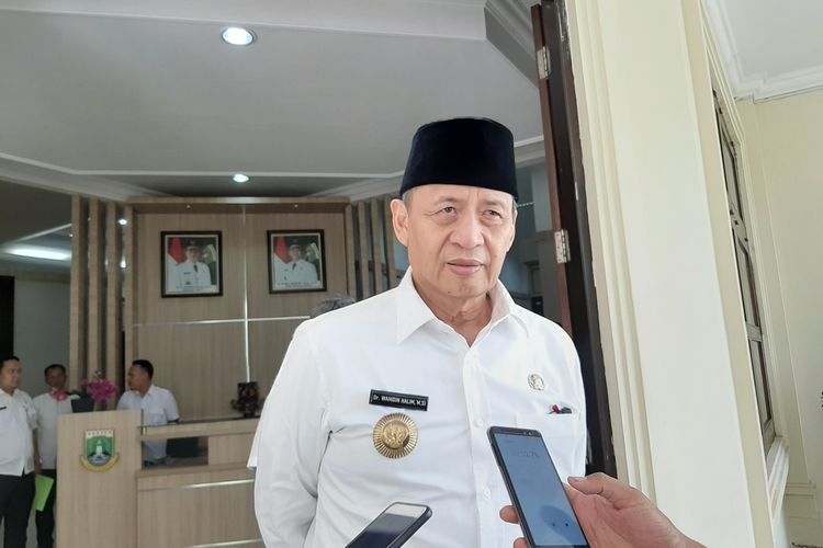 SAH Gubernur Banten Wahidin Halim Resmi Memulai PSBB Di Tangerang Raya Pada Sabtu 18 April 2020 #EUpdate #COVID19  #PSBBTangerang <a href="/eradiofm/">E - Radio FM 🇮🇩</a>
