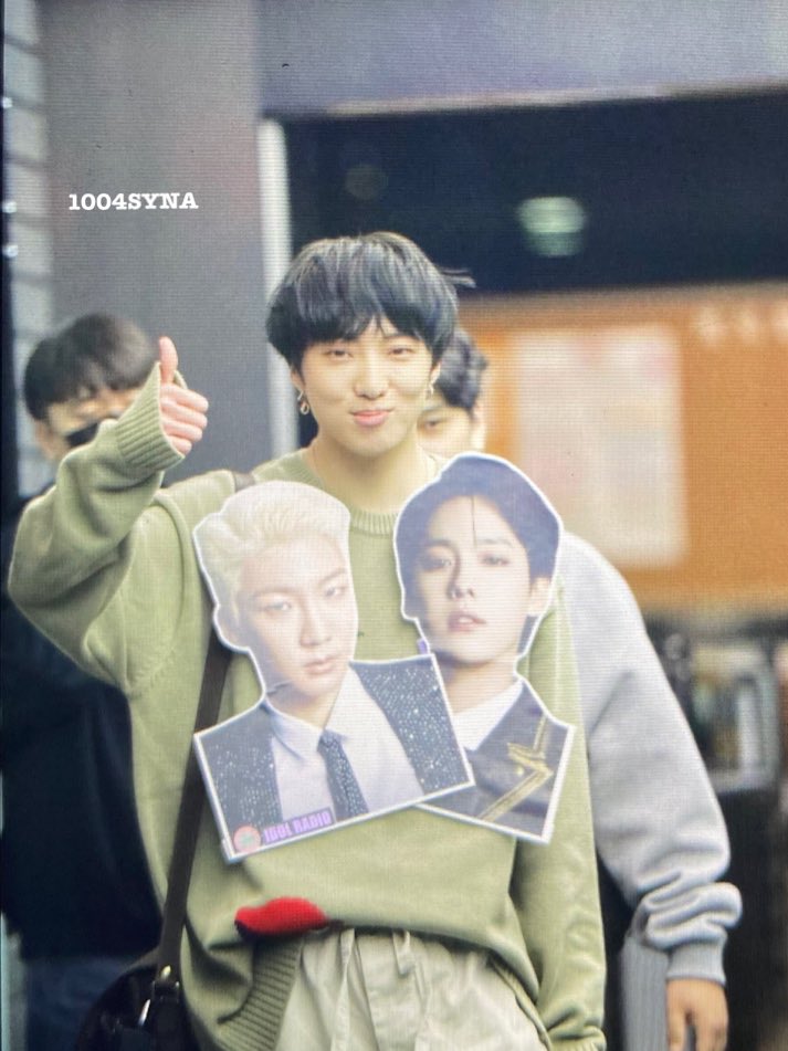 1004syna's tweet photo. 200413 아이돌 라디오 퇴근

 형아들ㅋㅋㅋㅋㅋㅋㅋ 몸에 붙열엌ㅋㅋㅋㅋㅋㅋㅋㅋㅋ

@official_yoon_  #강승윤  #seungyoon #winner https://t.co/e4qgNstVLG