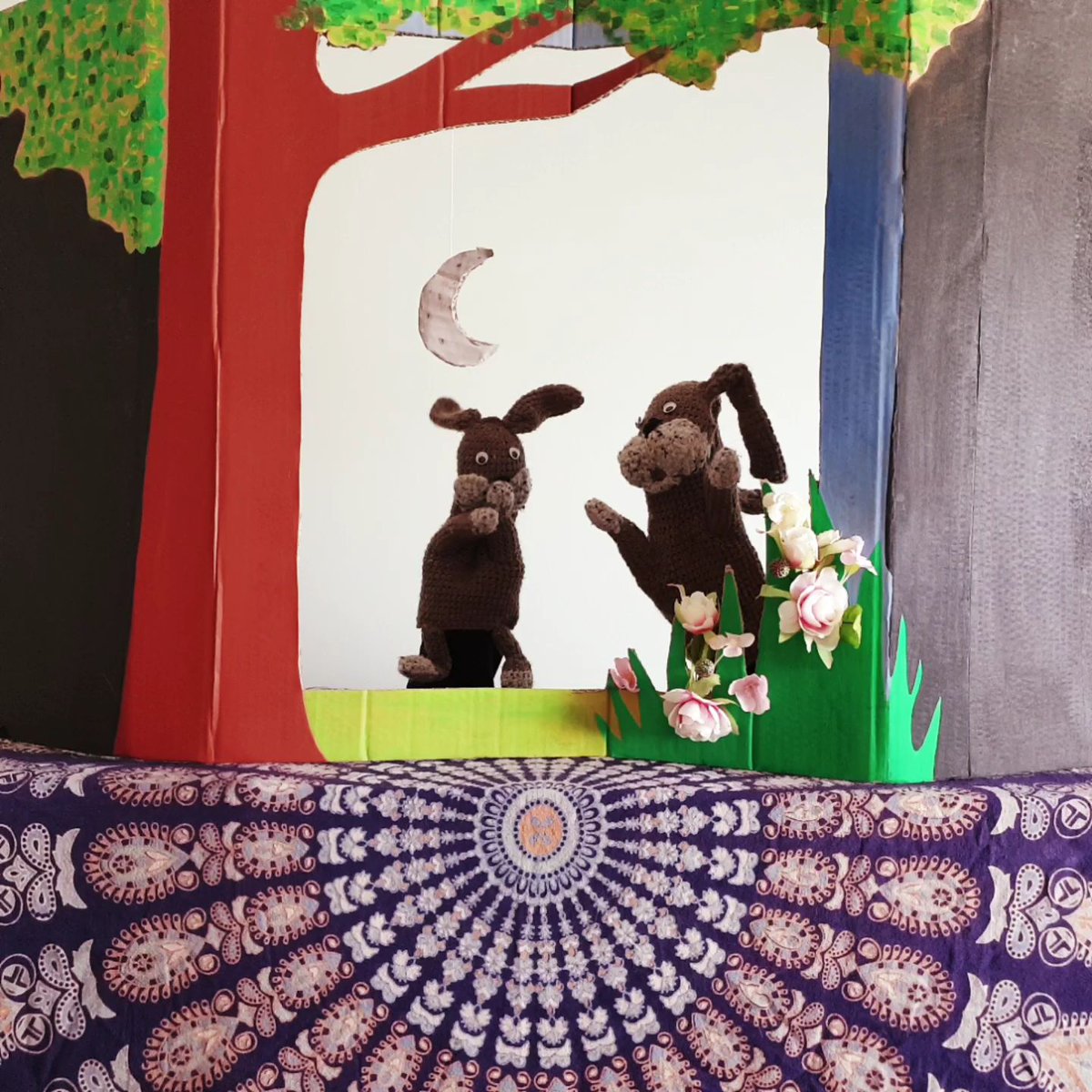 Laura_JC_'s tweet photo. Meet my hand made hares and enjoy my puppet story of "Gues how much I love you" from Sam MacBratney. #puppetstory #theater #DIY #GueshowmuchIloveyou #love #friendship
https://t.co/m2TitLIDAM https://t.co/umy3cyeIq4