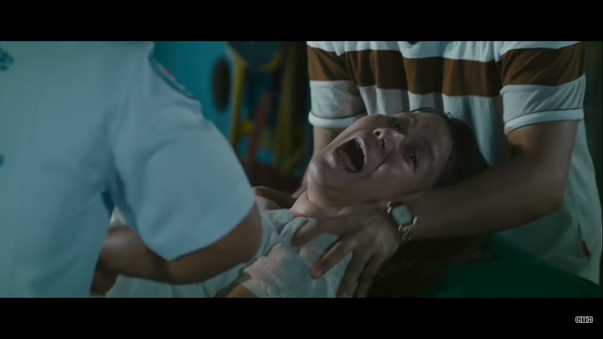 1. พี่เจี๊ยบ
เธอคือหนึ่งในนายจ้างของมะขิ่น ทีแรกเธอก็เอ็นดูมะขิ่นดี แต่ภายหลังเธอก็ขโมยเงินมะขิ่นที่เธอเองก็จะรวบรวมเอาไปไถ่ที่นาตัวเองคืน ซึ่งสามีเจี๊ยบก็รับรู้แต่กลับเพิกเฉย เจี๊ยบอาจจะฆ่ามะขิ่นก็ได้ เพราะท้ายที่สุดเจี๊ยบก็โดนมะขิ่นหลอกหลอนจนเป็นบ้าในภาพยนตร์เต็มของลัดดาแลนด์