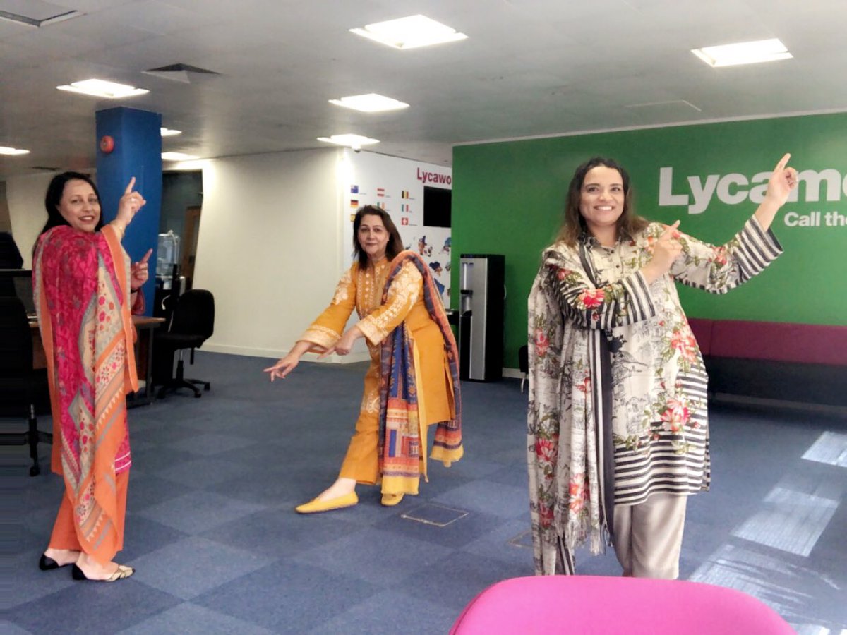 LycaRadio1458's tweet photo. We Lyca 💚💙 it...
#Vaisakhi celebrations 🎉 with #SocialDistancing @anasir_nasir @jazsidhu5 @rubyraza #HappyVaisakhi #Baisakhi 🎊 https://t.co/872KrEG6he