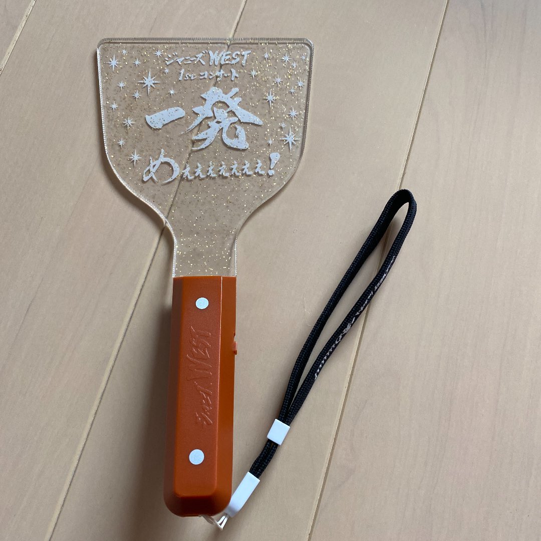 9sTx3's tweet photo. ジャニーズWESTのグッズお譲り致します。
メルカリ、先振込み対応可。他はご相談下さい。希望額など記載した上でご連絡お願いします。#ジャニーズWESTグッズ譲  #ジャニーズWEST譲 #グッズ譲 https://t.co/mxiNtJnYYM