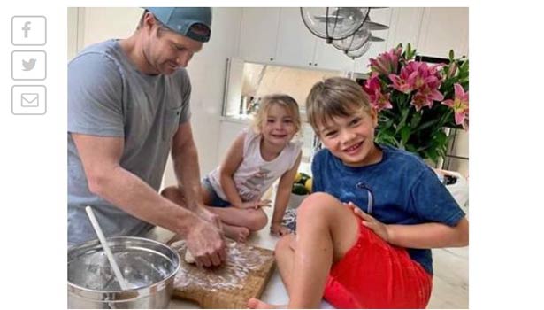 maalaimalar's tweet image. குழந்தைகளுக்காக ரொட்டி தயார் செய்த சிஎஸ்கே வீரர் வாட்சன்...maalaimalar.com/news/sports/20…

#stayathome  #21DayLockDown #Covid19  #Watson