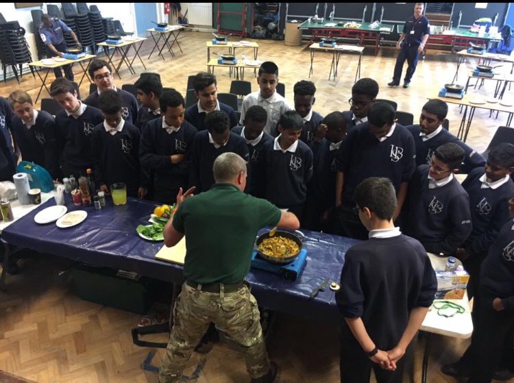 CommandoChef's tweet image. Food and new lighting equipment bought so let’s smash a full week of food👊simple ingredient =cracking dishes -  to include - Chicken Creme Fraiche, Kebabs and Mint Coleslaw, Thai Green Curry, Posh Scrambled Eggs. See you Tue and thank you for the wonderful support 👍👍