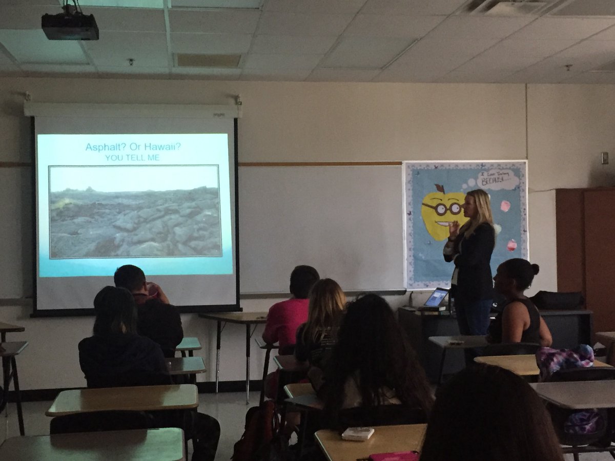 In honor of @LeesburgJackets #VirtualSpiritWeek, here's one of my favorite memories: after teaching #Nil with my then-freshmen (now c/o 2020), we were lucky enough to get a visit from <a href="/LSMatson/">Lynne Matson</a>! #jacketfamily
